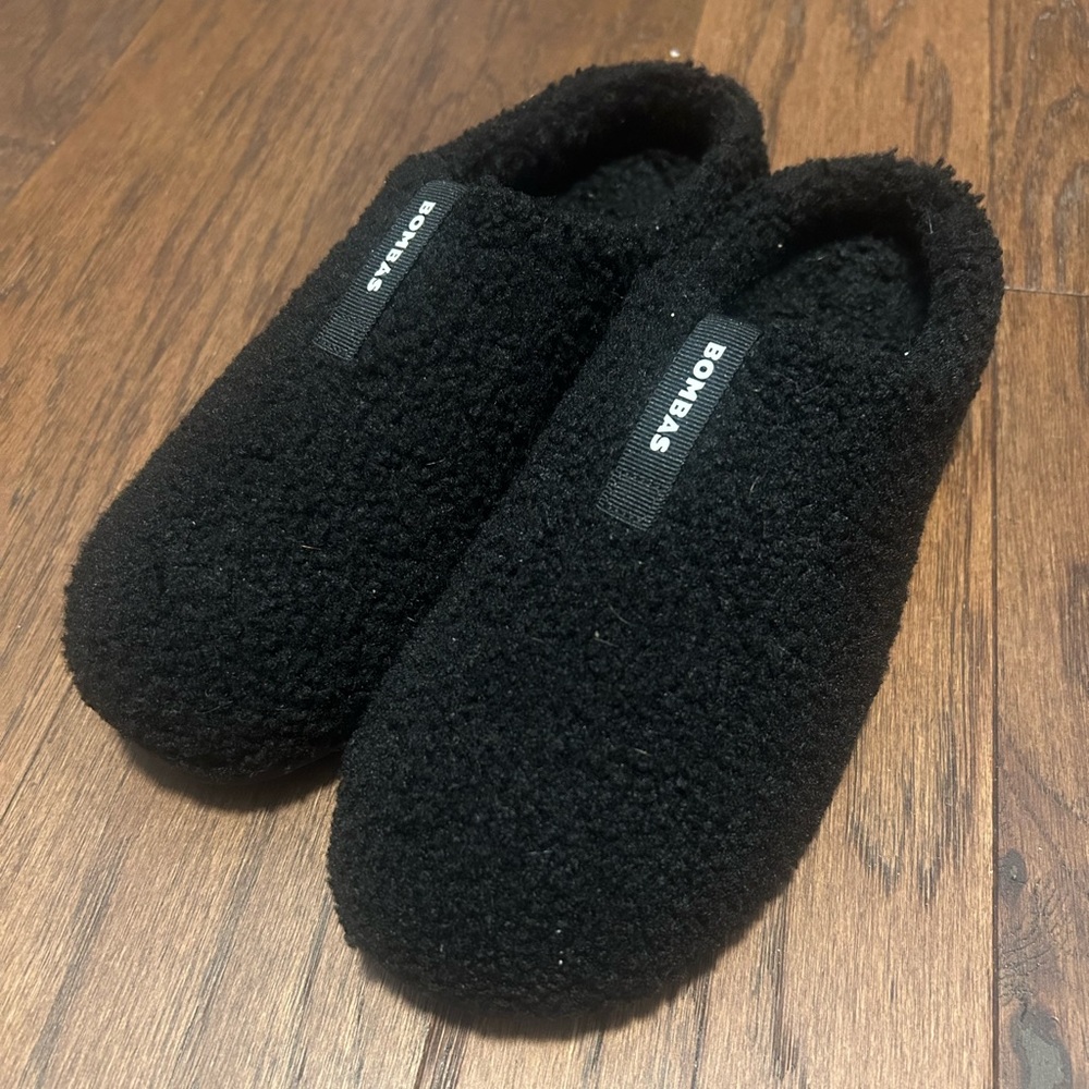 Bombas Plush Black Sunday Slippers